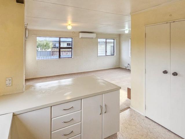 32 Spriggs Crescent, Greenmeadows