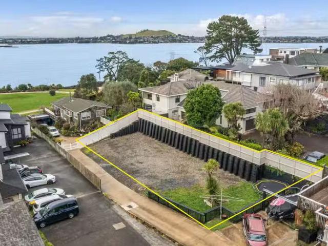 32B Seacliffe Road, Hillsborough, Auckland City For Sale