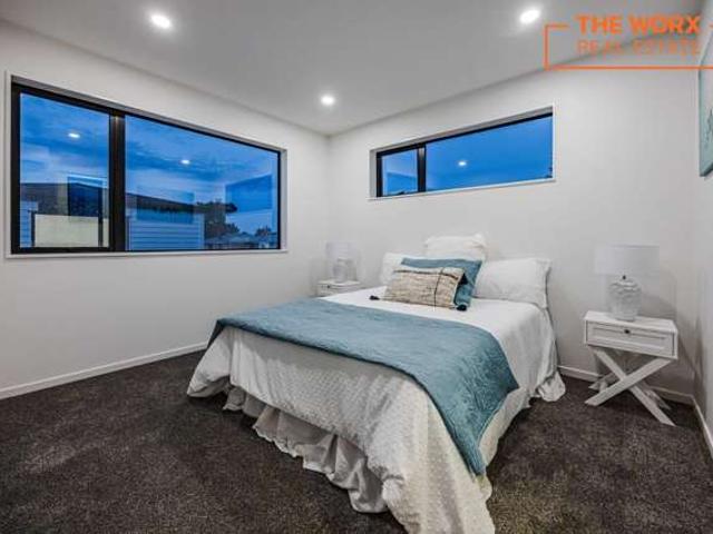 32C Grande Vue Road, Hillpark, Manukau City
