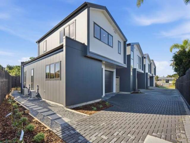 32C Tyrian Close, Half Moon Bay, Manukau City