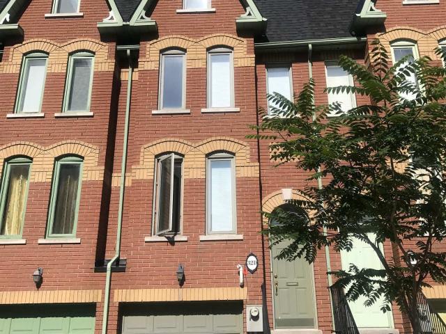 32D Oxford Street, Toronto | 3+1Beds/4Bath, Townhouse, $5,400/mo | Condos. Ca