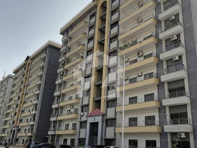 3300 Square Feet Flat For Sale