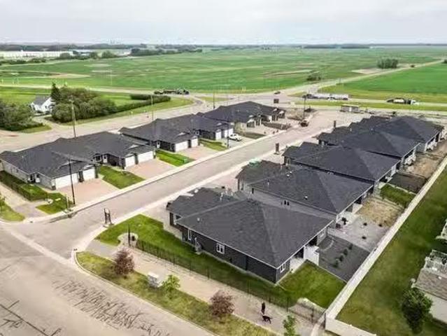 3301 50A Street Close, Camrose, AB, T4V 5K9 house for sale.