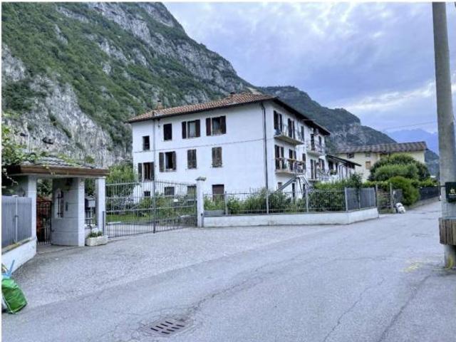 330/2022 U BS porzione di fabbricato residenziale disposto su tre livelli a Cividate Camuno