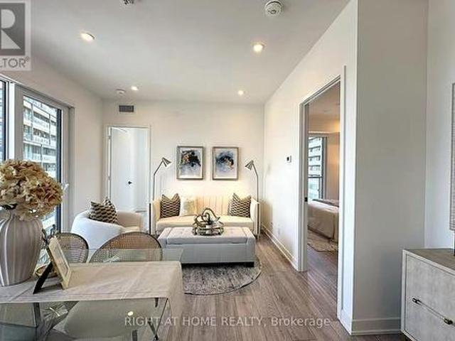 3302 Peter Street, Toronto, ON, M5V 0W2 condo for sale | Listing ID C13716 | Royal LePage