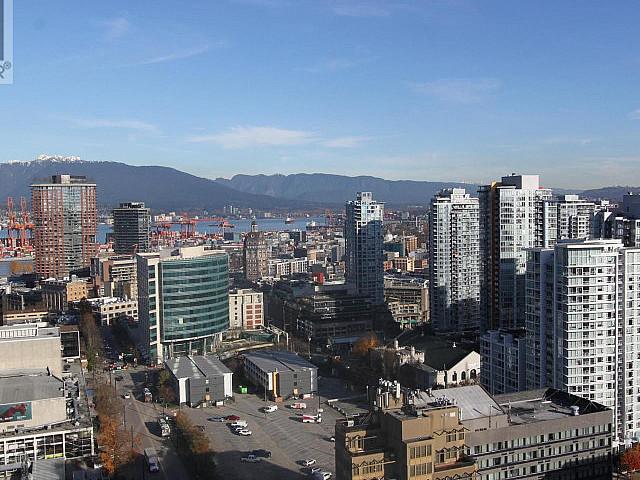 3302 233 Robson Street Vancouver, British Columbia