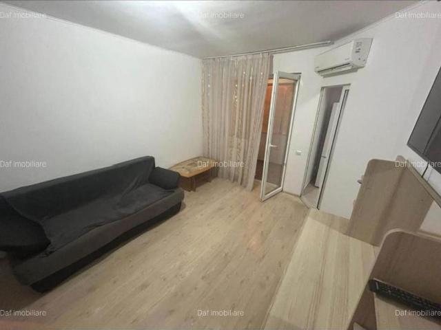 330 euro garsoniera 32mp centrala proprie metrou aproape