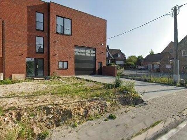 330 m2 apartment for rent in Lennik