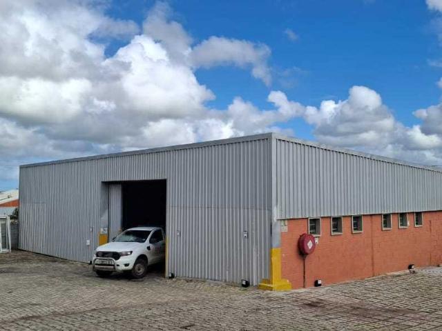 330sqm warehouse with 300sqm yard To Let in Humansdorp