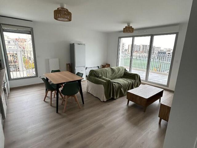 33100 BORDEAUX APPARTEMENT MEUBLE TROIS PIECES AVEC TERRASSE ET PLACE DE PARKING