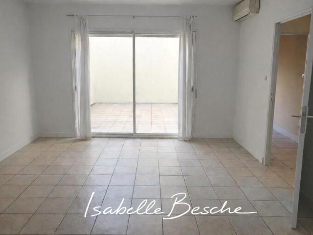 33100 BORDEAUX LOCAL INDEPENDANT 239 m², patio, grand garage