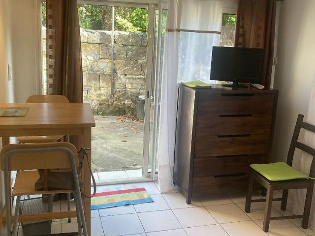 33100 BORDEAUX STUDIO MEUBLE AVEC COUR PRIVATIVE