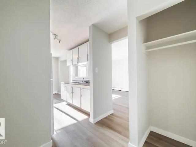 3312 105 AV NW