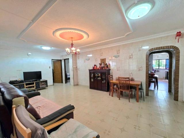 331 Jurong East Avenue 1 HDB Apartment For Sale, $520,000, 3 Bed 2 Bath 1,119 sqft $465.00 psf