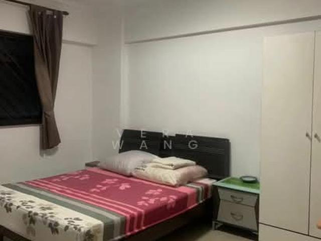 332 Jurong East Avenue 1 HDB Apartment Room Rental, $900, 1 Bed 1 Bath 200 sqft $4.50 psf