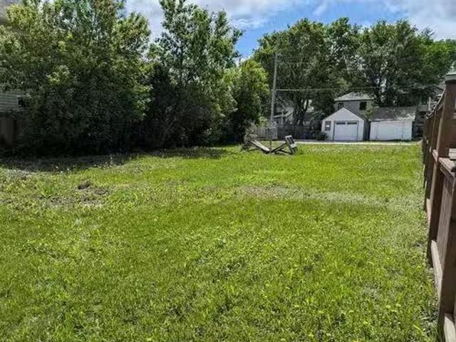 332 Notre Dame St, Winnipeg, MB, R2H 0C8 vacant land for sal.