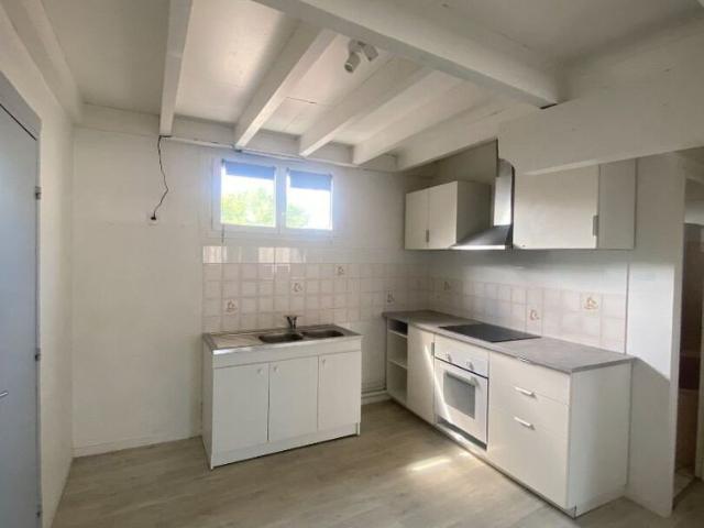 33450 SAINT LOUBES Grand T1 bis à louer entièrement rénové