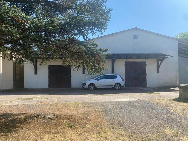 33500 POMEROL bâtiment d'exploitation, Chai, Entrepôt, Atelier plus de 600m2