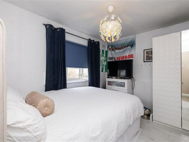 335,000 | 52 Castlegrange Green, Clondalkin, Dublin 22 BROE Auctioneers 4965 MyHome. Ie Residential