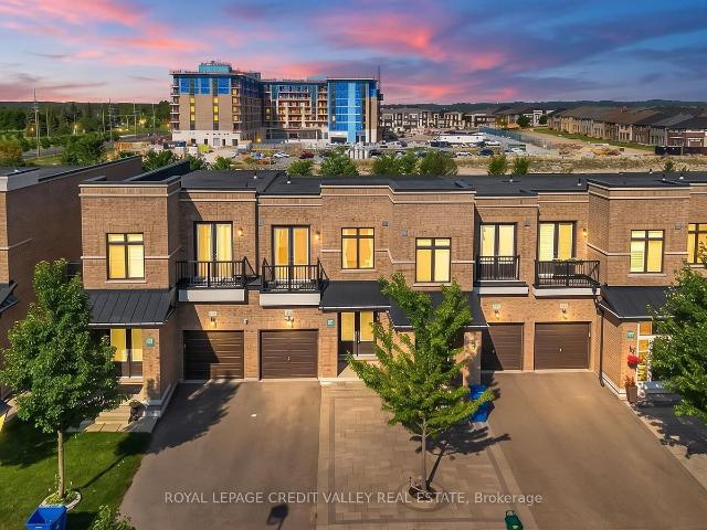 336 Elyse Court, Aurora | 3+1Beds/3Bath, Townhouse, $1,129,000 | Condos. Ca