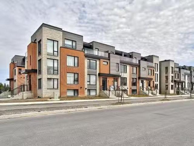 3375 Rue Colbeck, Brossard, QC, J4Z 0S6 house for sale List.