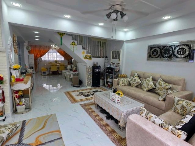 337 Jurong East Avenue 1 HDB Apartment For Sale, $828,000, 4 Bed 3 Bath 1,582 sqft $523.00 psf