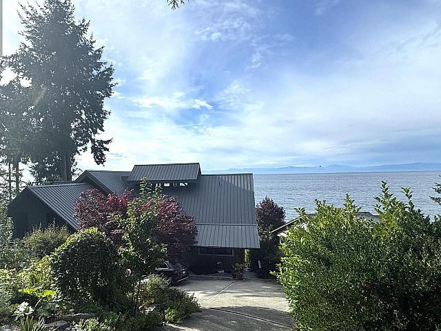 3387 Beach Avenue Roberts Creek, British Columbia