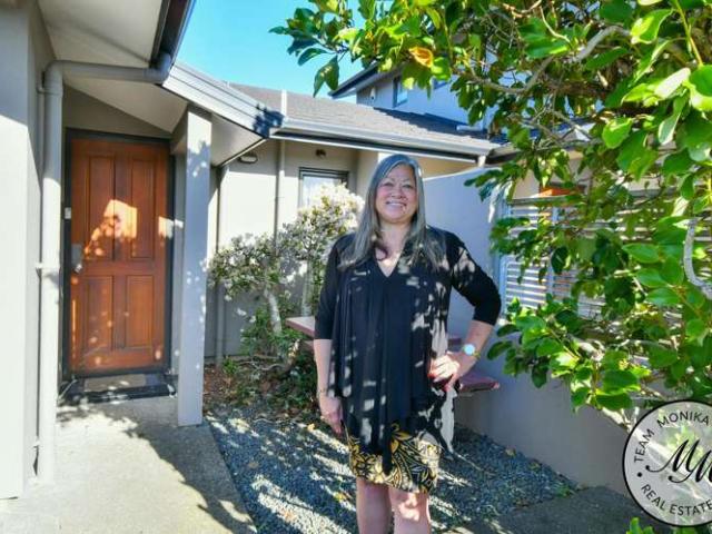 33/8 Landscape Road, Papatoetoe, Manukau City
