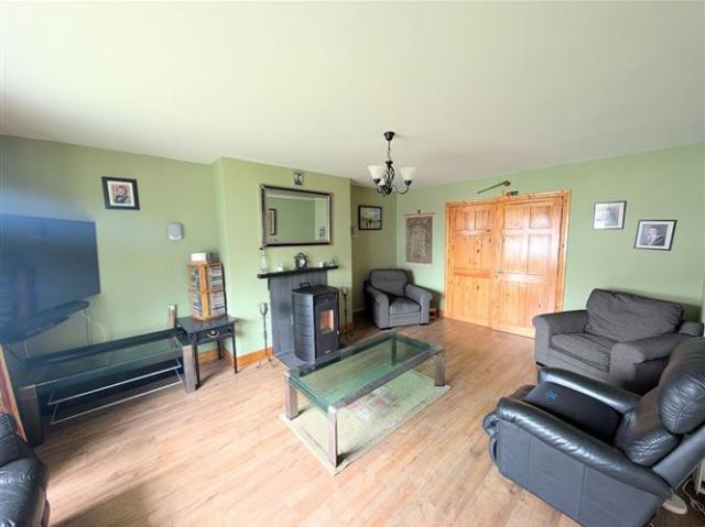 Sale Agreed | 43 Brookville Green, Nenagh, Co. Tipperary DNG Michael Gilmartin 5009 MyHome. Ie Residential