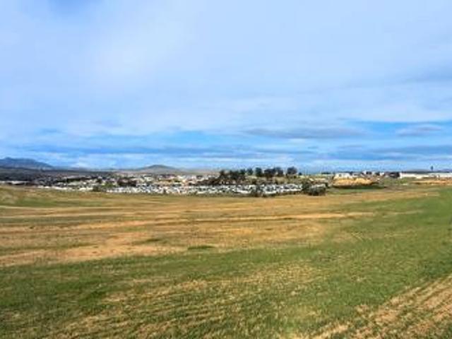 37.7 ha Land available in Malmesbury