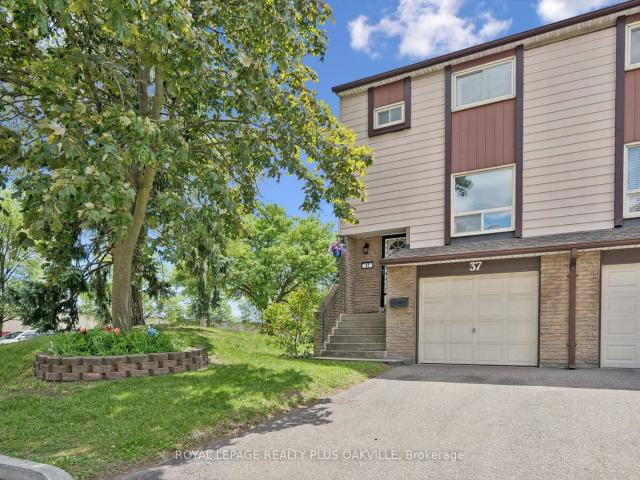 37 1221 Dundix Road, Mississauga | For Sale @ $659,900 | Condos. Ca