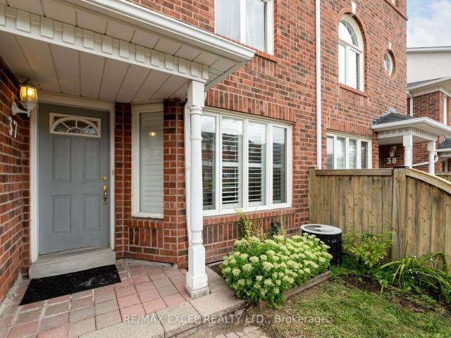 37 18 Clark Avenue W, Thornhill | For Sale @ $859,000 | Condos. Ca