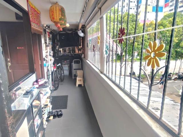 37 Teban Gardens Road HDB Apartment For Sale, $345,000, 2 Bed 1 Bath 807 sqft $428.00 psf