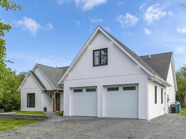 37 Amac Lane, Hatchet Lake, NS, B3T 0H2 Luxury House for sale | Listing ID 202620 | Royal LePage Carriage Trade Luxury Properties