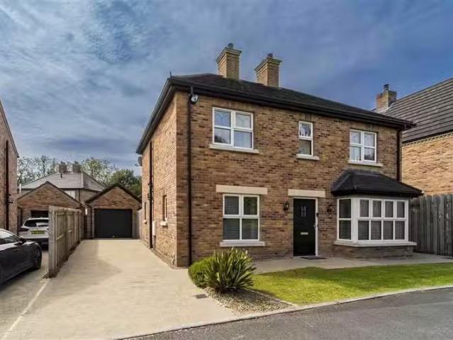 37 Belsize Meadows