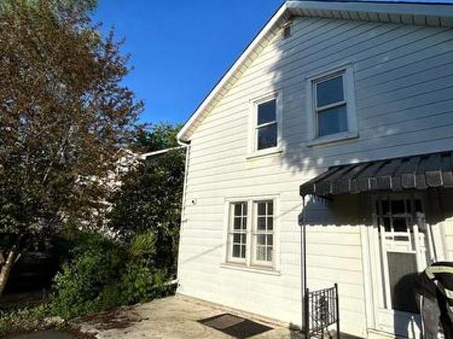 37 Clarence Street, Brampton, ON, L6W 1S2 house for lease | Listing ID W13606 | Royal LePage