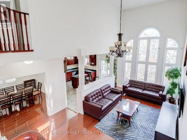 37 Denim Drive, Brampton, ON, L6P 2R3 house for sale | Listing ID W13592 | Royal LePage