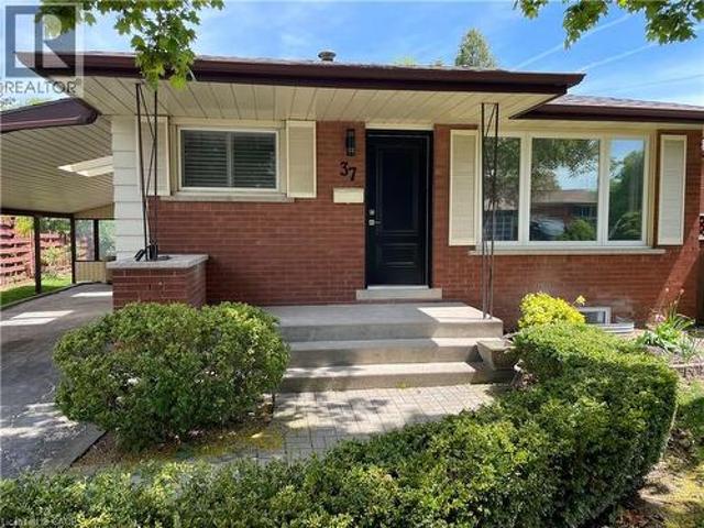 37 Goldfinch Road Unit# Upper, Hamilton, ON, L9A 3W8 house for lease | Listing ID 40857 | Royal LePage