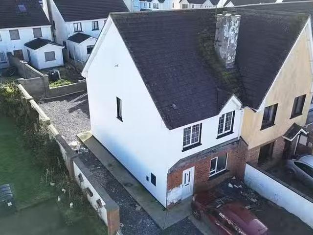 37 Glen Court, Emly, Co. Tipperary, E34NX01 is for sale
