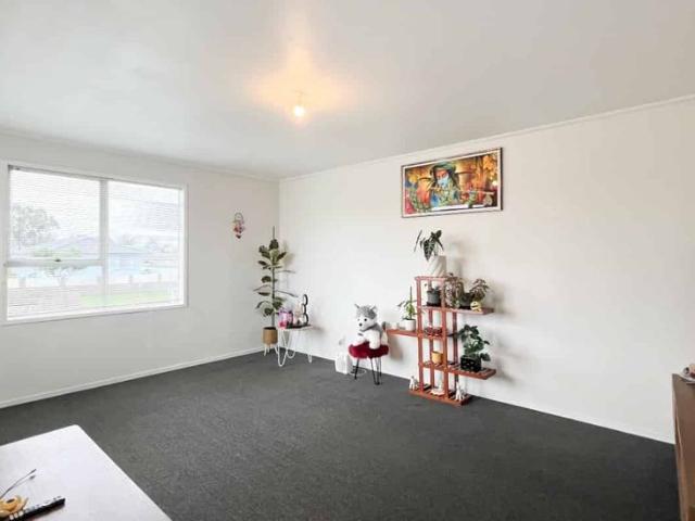 37 Israel Avenue, Clover Park