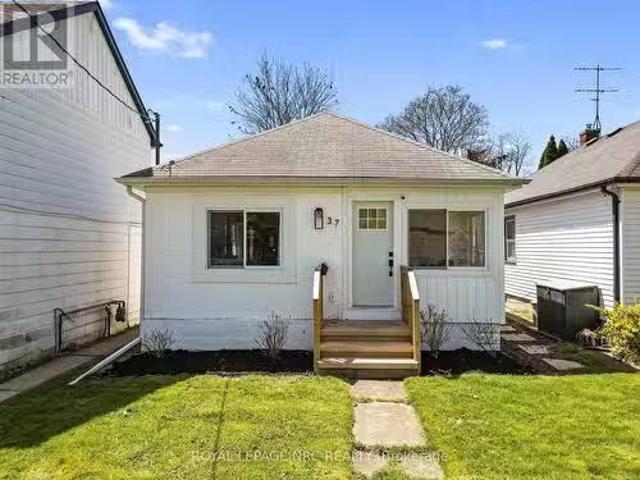 37 Lock Street, St. Catharines Port Dalhousie, ON, L2N 5B8.