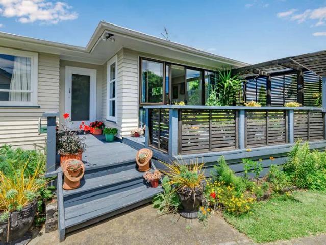 37 Mazengarb Road, Paraparaumu Beach, Kapiti Coast For Sale