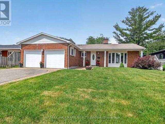 37 Parkwood Crescent, Ottawa, ON, K1B 3J5 house for sale | Listing ID X13438 | Royal LePage