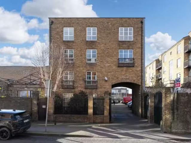 37 Pier 19, Bridgefoot Street, Dublin 8, D08FDP1 is for sale