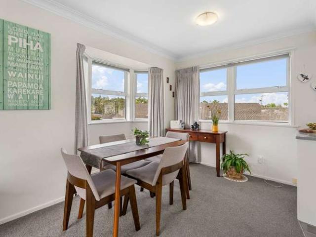37 Powrie Street, Glenfield, North Shore City