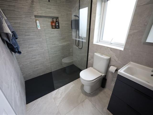 37 Ros na Greine, Kilmoney Road Upper, Carrigaline, Cork Dennehy Auctioneers 4929 MyHome. Ie Residential