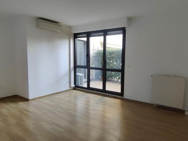 34000 appartement climatisé et terrasse sécurisée