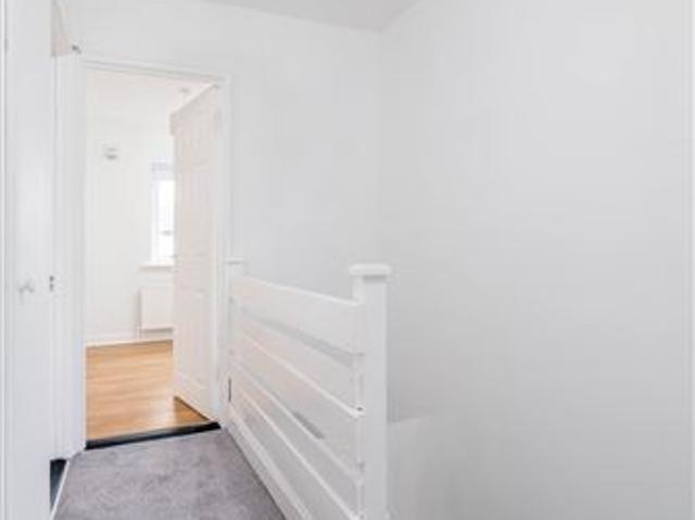 340,000 | 20 Cherrywood Drive, Clondalkin, Dublin 22 Get Property Estate Agents 4993 MyHome. Ie Residential