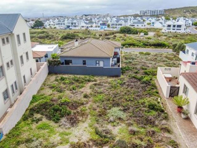 340 m² Land available in Calypso Beach