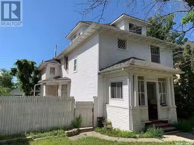 341 Ominica Street W, Moose Jaw, SK, S6H 1X6 house for sale.